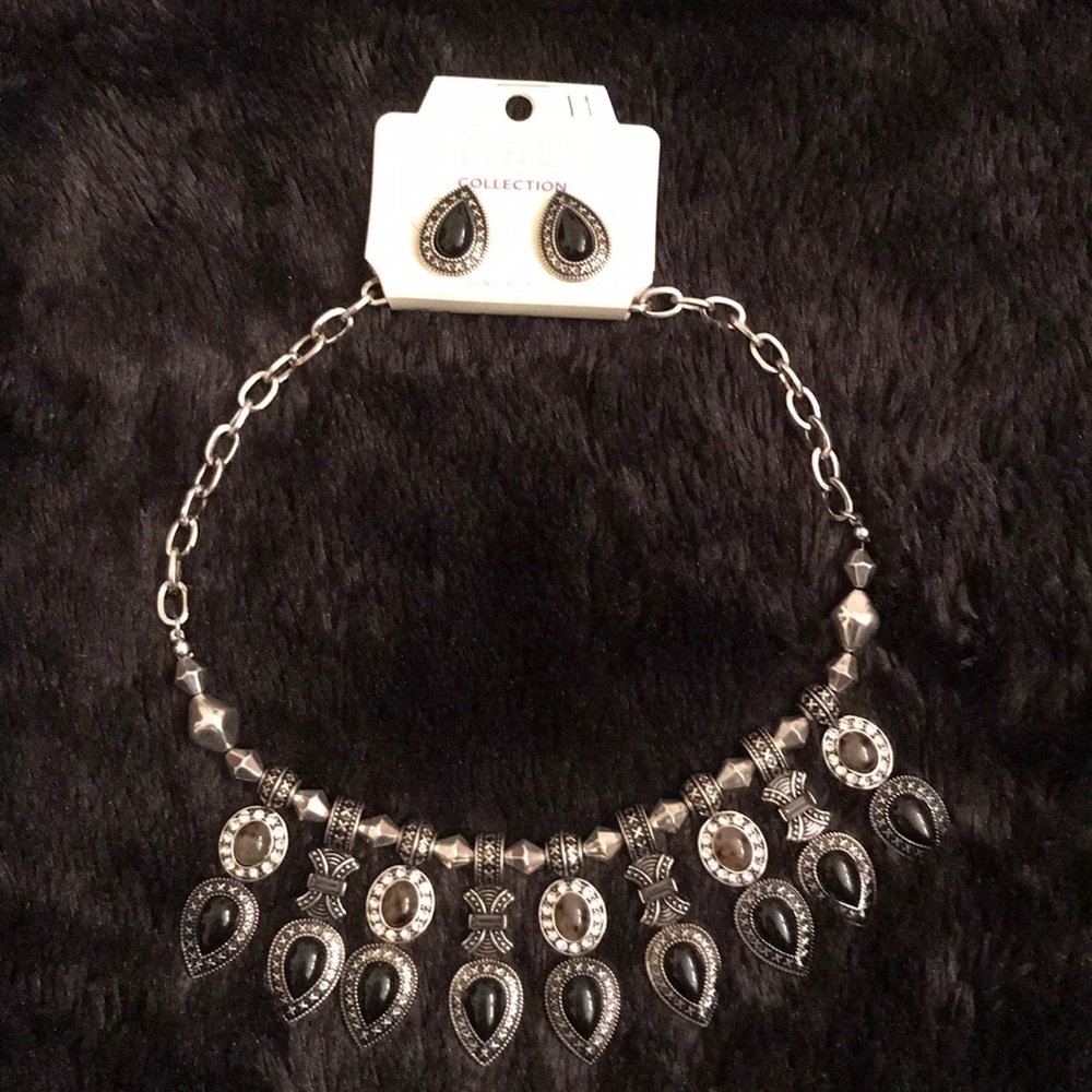 Necklace and earrings - Picture 2 of 3